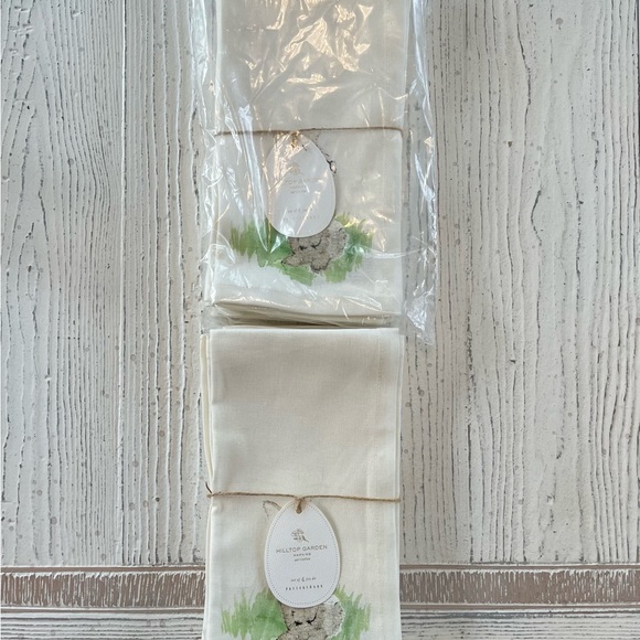 Pottery Barn - Hilltop Garden Bunny Napkins (2 Sets of Four) - Picture 5 of 8